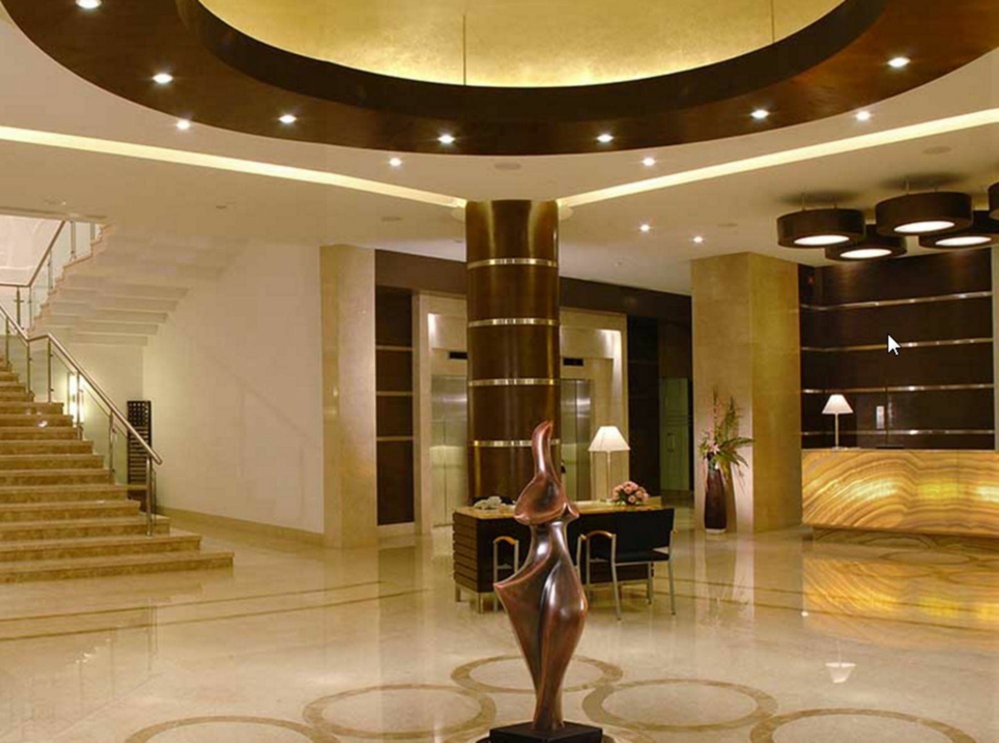Trinity Hotel Bengaluru Extérieur photo